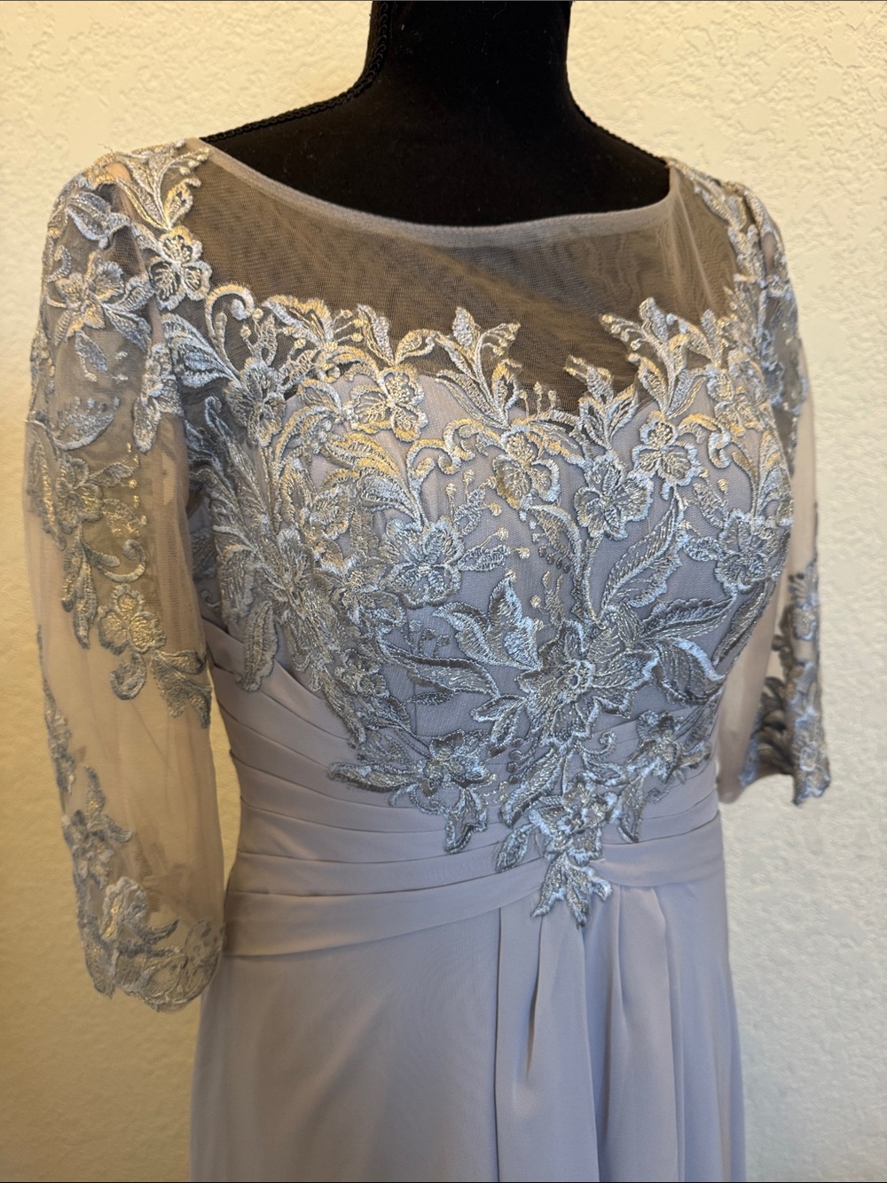 JJs House Light Lavender Lace Appliqué Long Sleeve Evening Gown size small